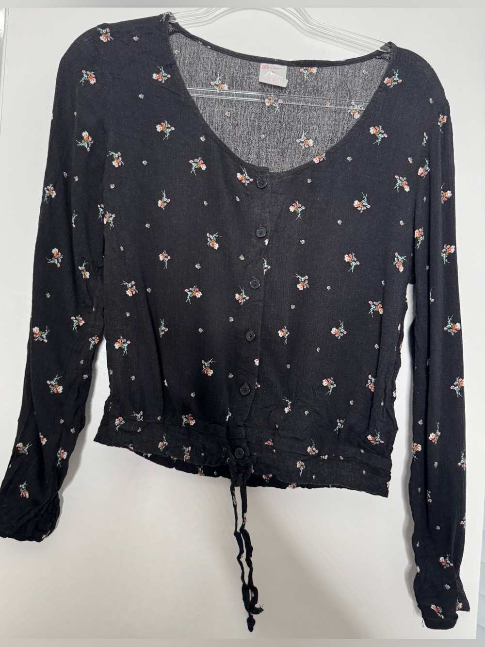 No Boundaries Black Floral Button-Front Tie-Hem cropped Top size MD long sleeve